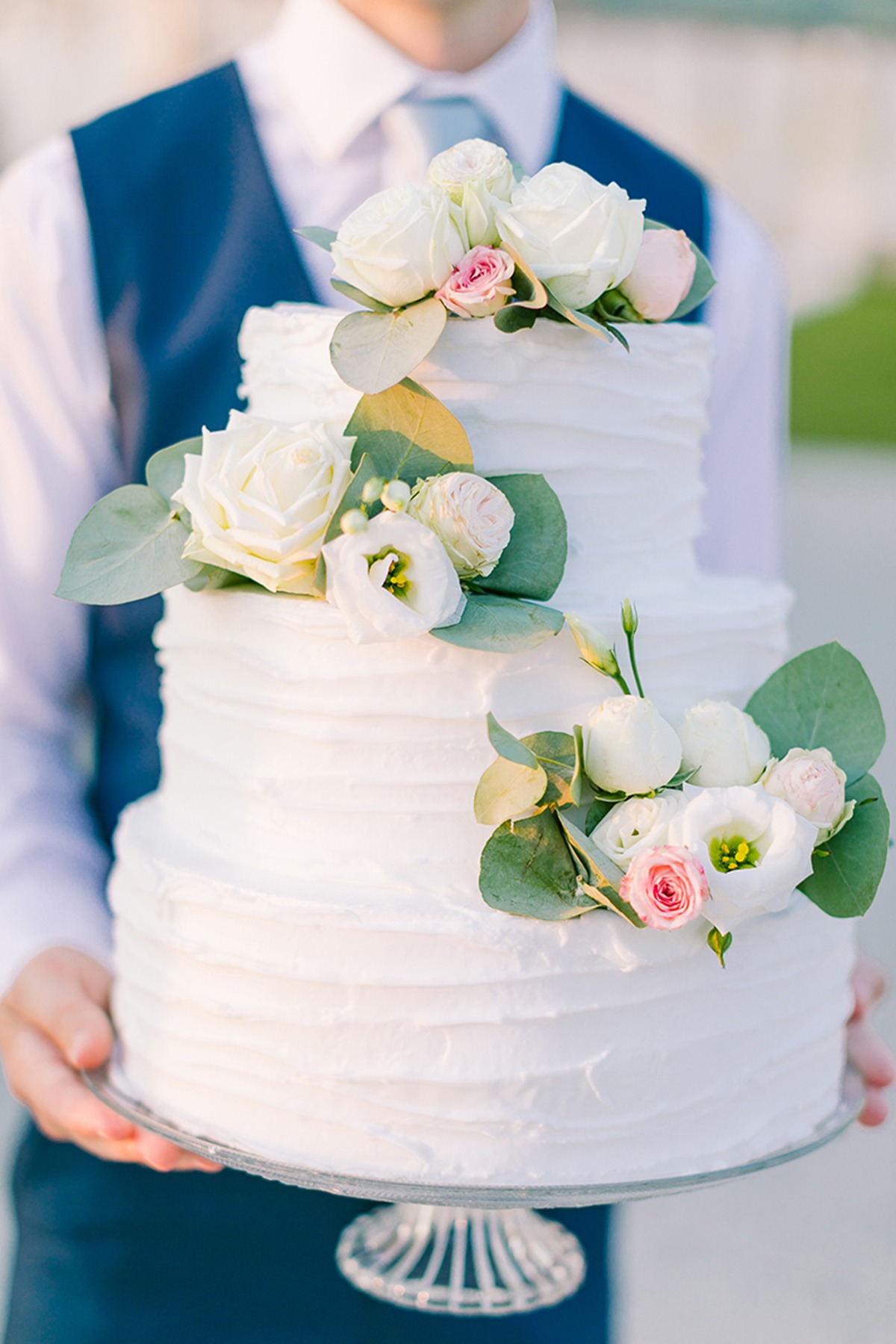 White wedding cake with roses