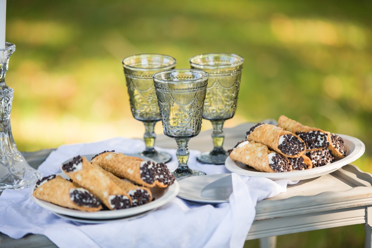 wedding cannoli