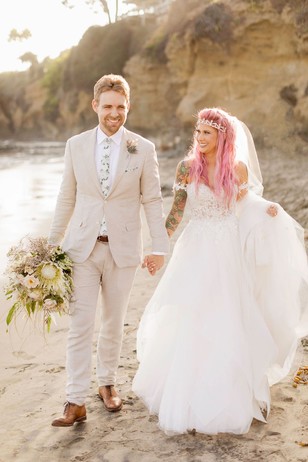 beach wedding couple