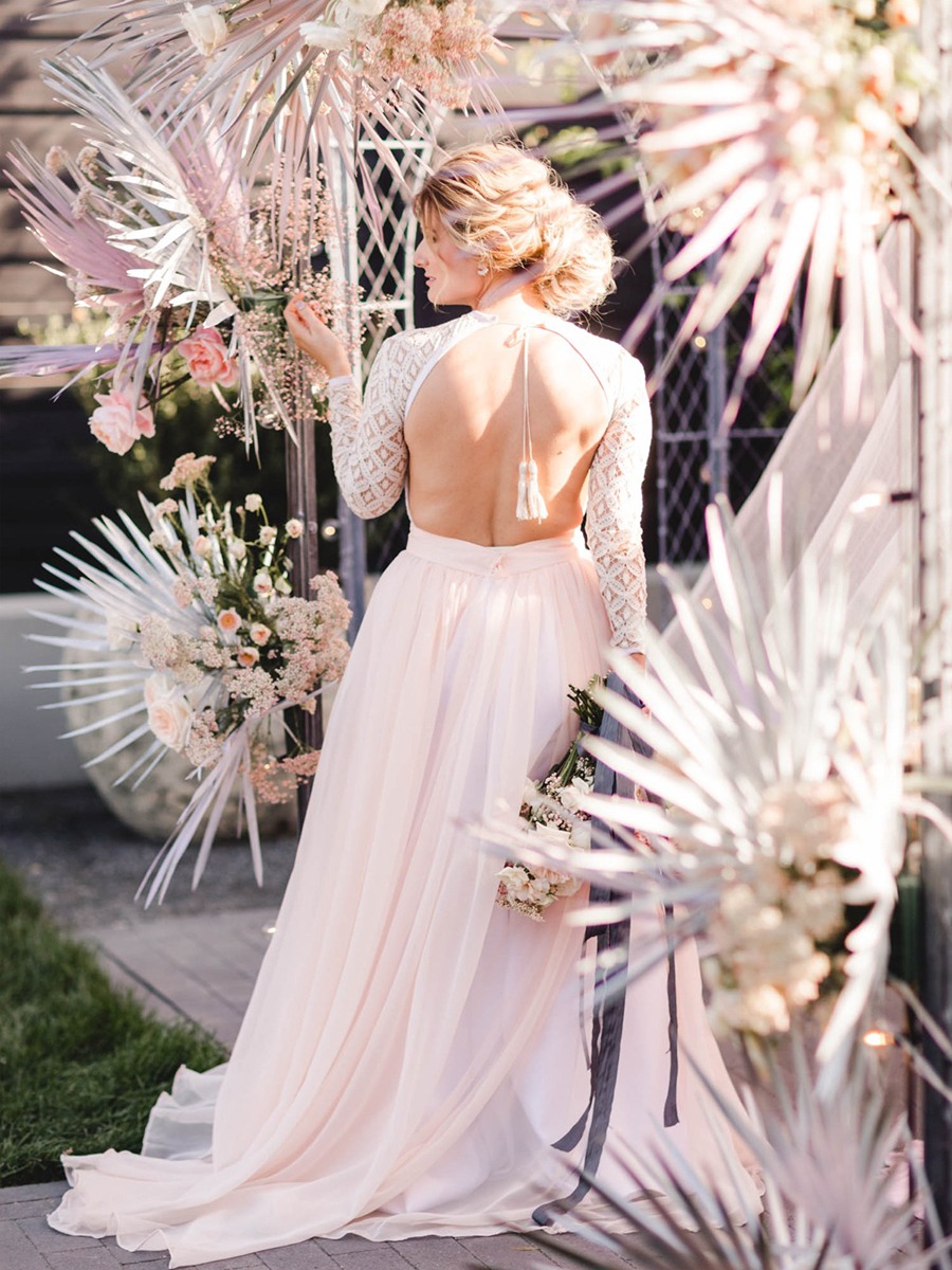How To Modernize Your Blush And Gold Summer Wedding