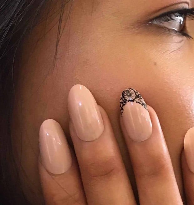 The French Manicure Is Still Fierce AF for the Modern Bride