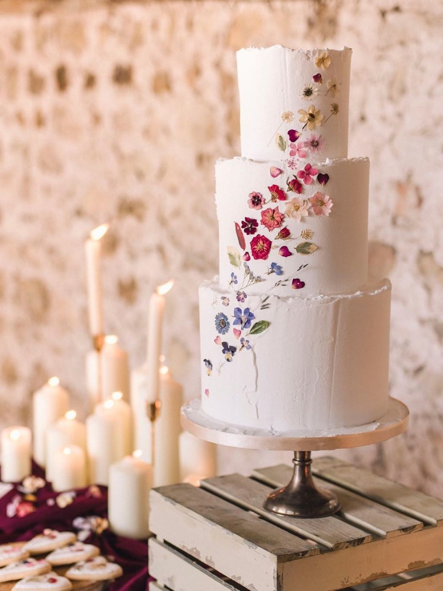 How To Decorate a Naked Cake With Edible Flowers! 