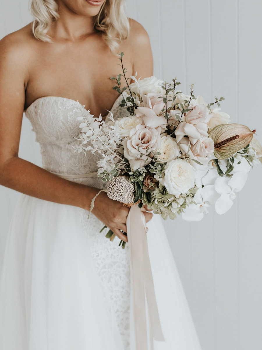 How to Nail a Fresh Neutral Wedding Style Inspired by the Coast