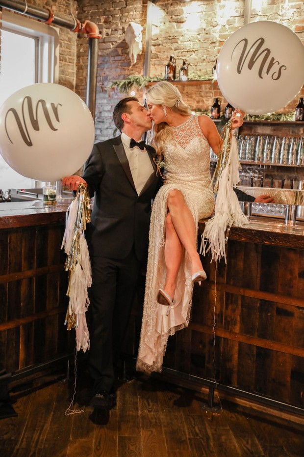 giant balloon wedding portrait