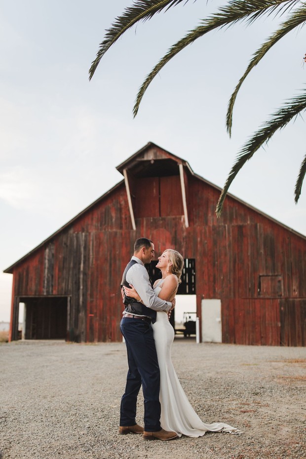 sweet wedding couple photo idea