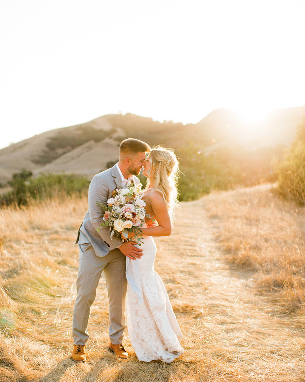 wedding couple photos at sunset