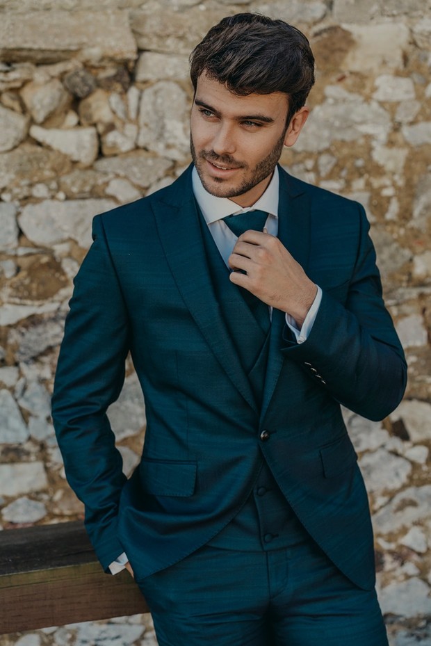 navy blue groom suit ideas