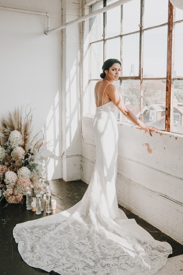 bride in Elavonza bridal gown