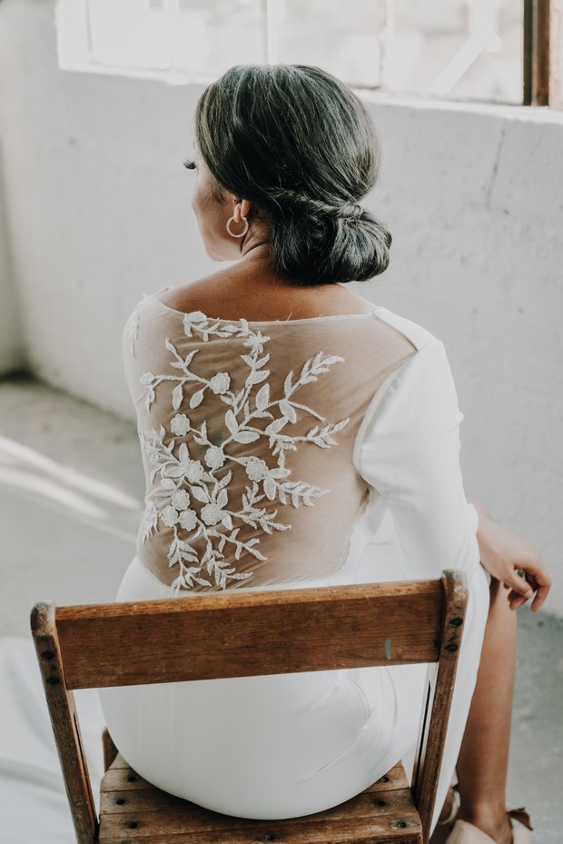 bride in Elavonza bridal gown