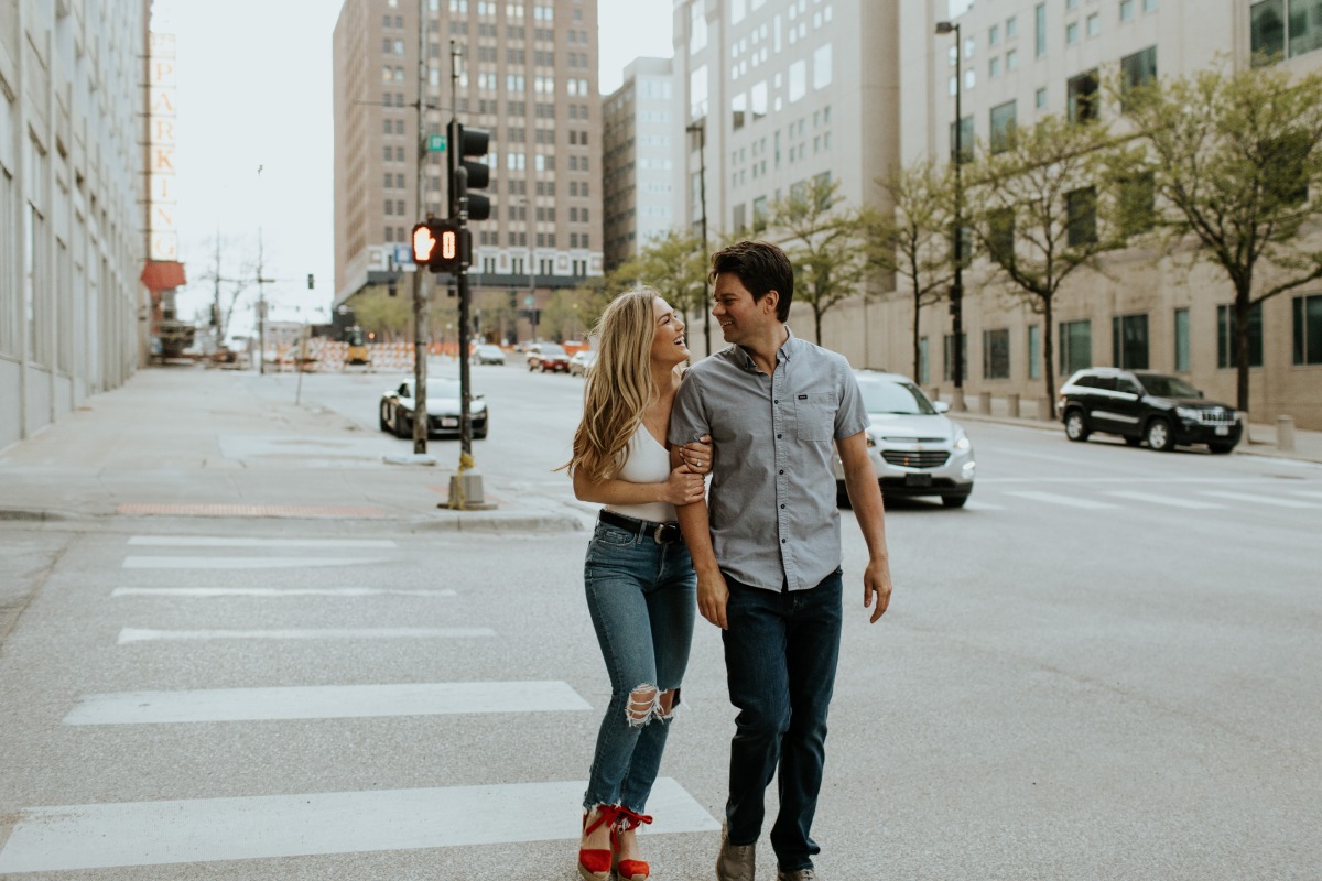 downtownomahanebraskaengagementphotograp