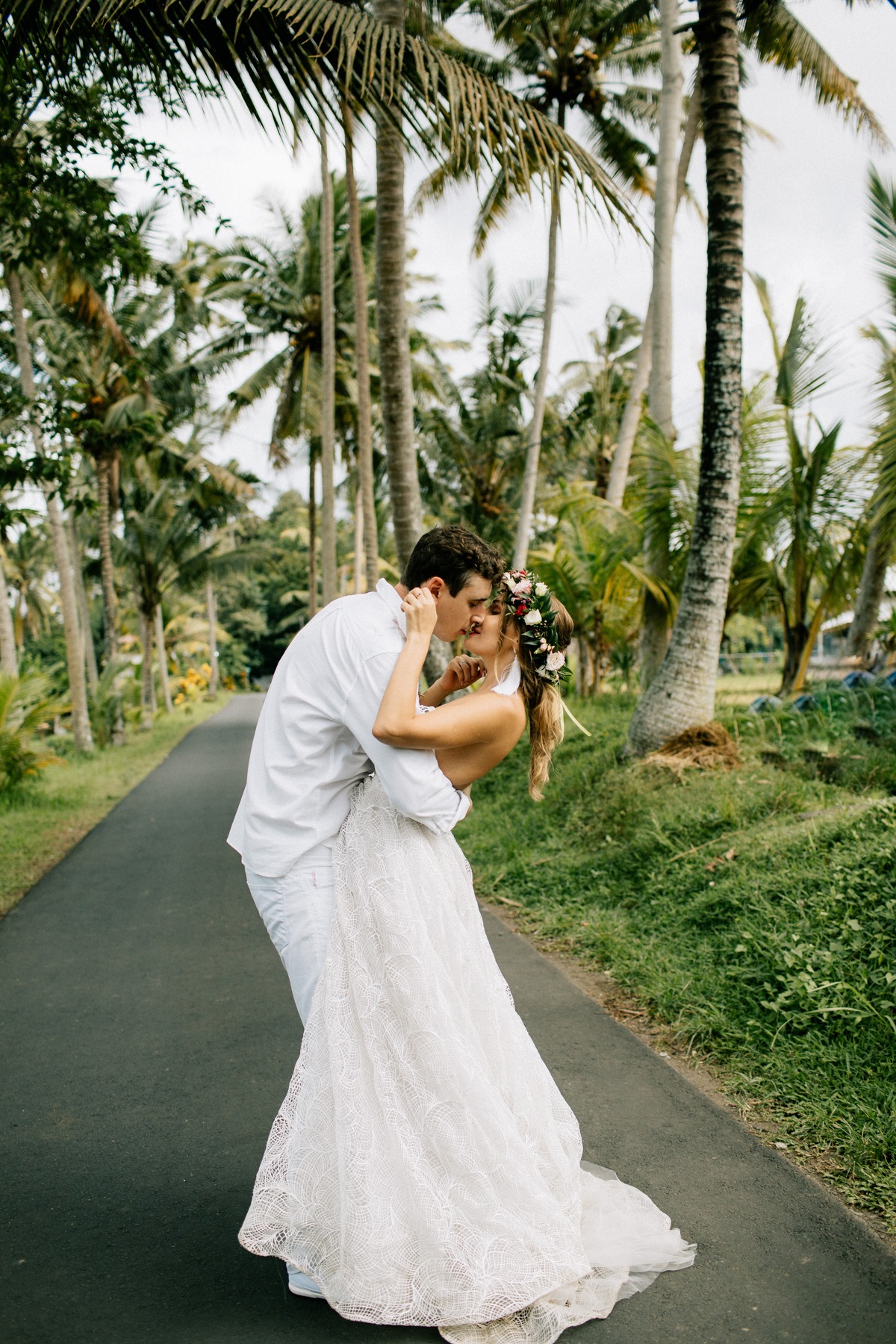 bride and groom pose ideas