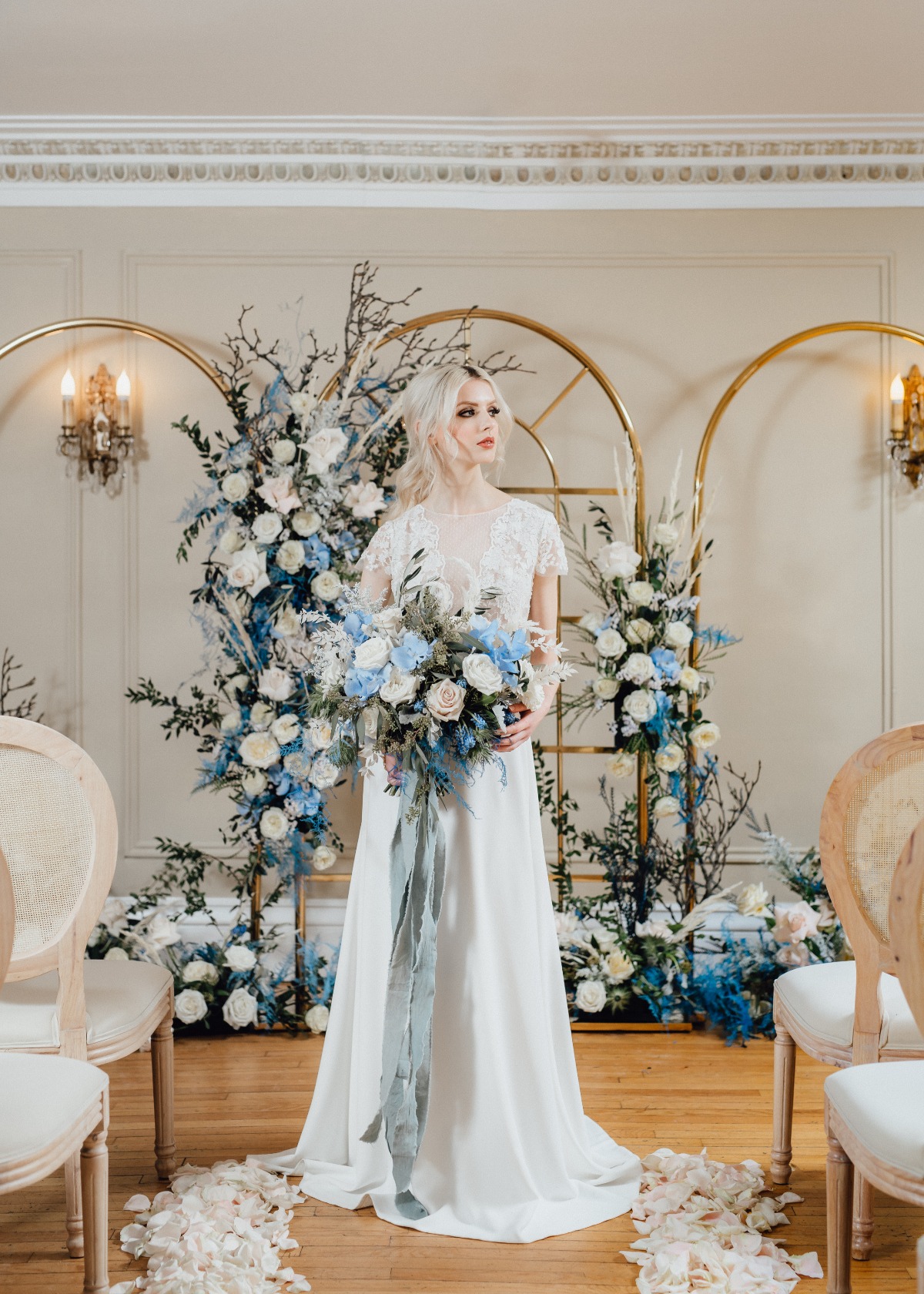 blue, white and gold wedding ceremony ideas