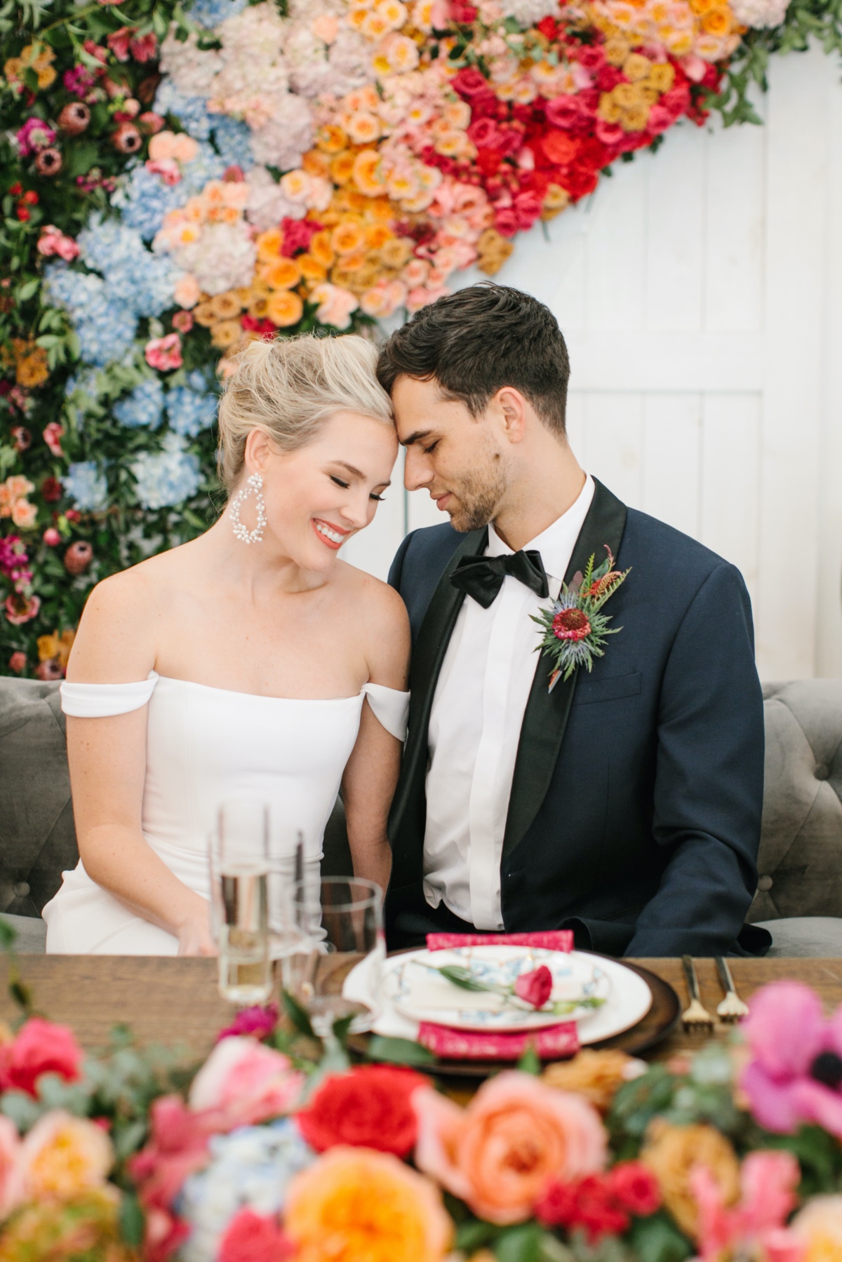 Wedding photo pose idea captured by Gray Kammera