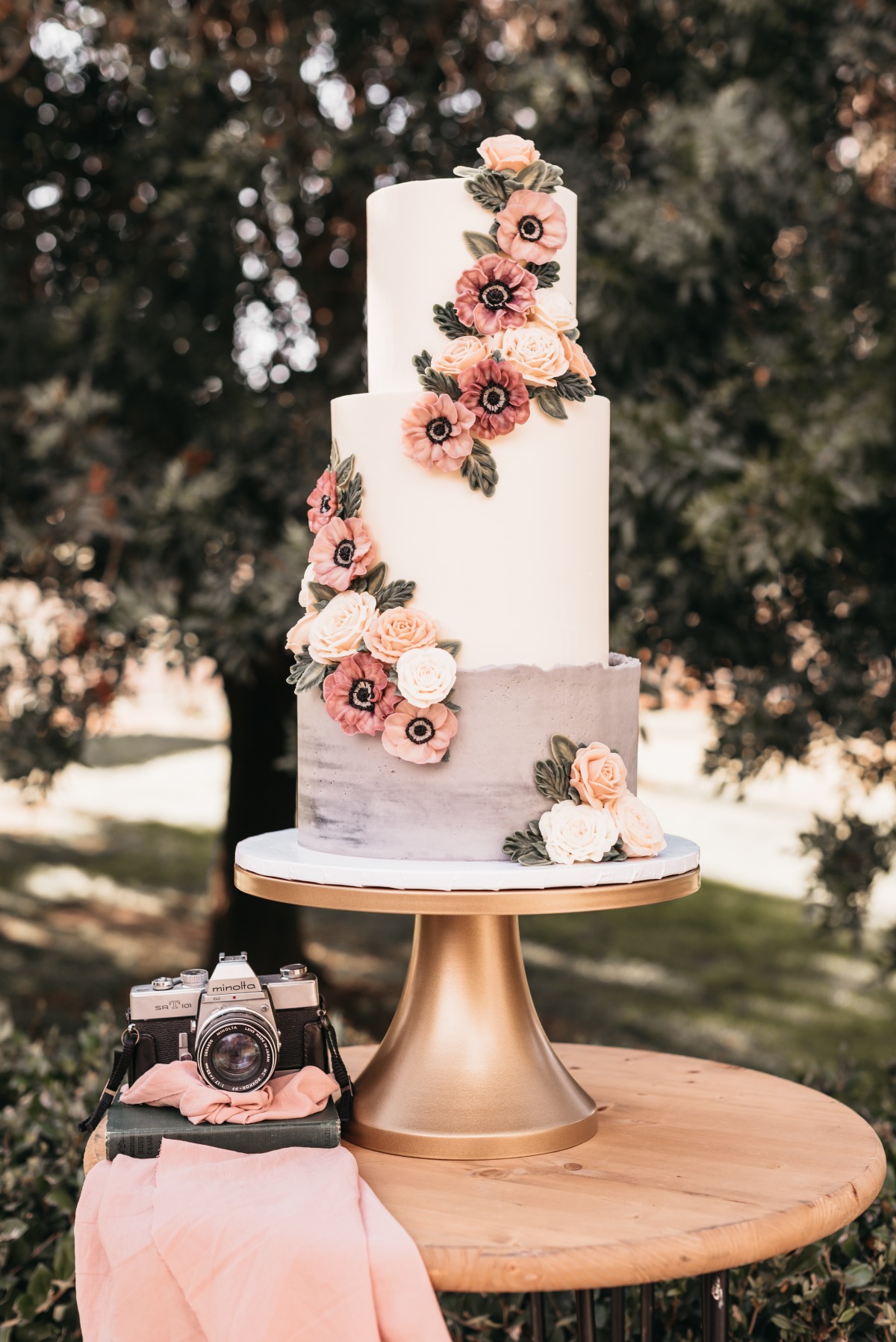 vintage inspired wedding cake from Lila Cakeshop