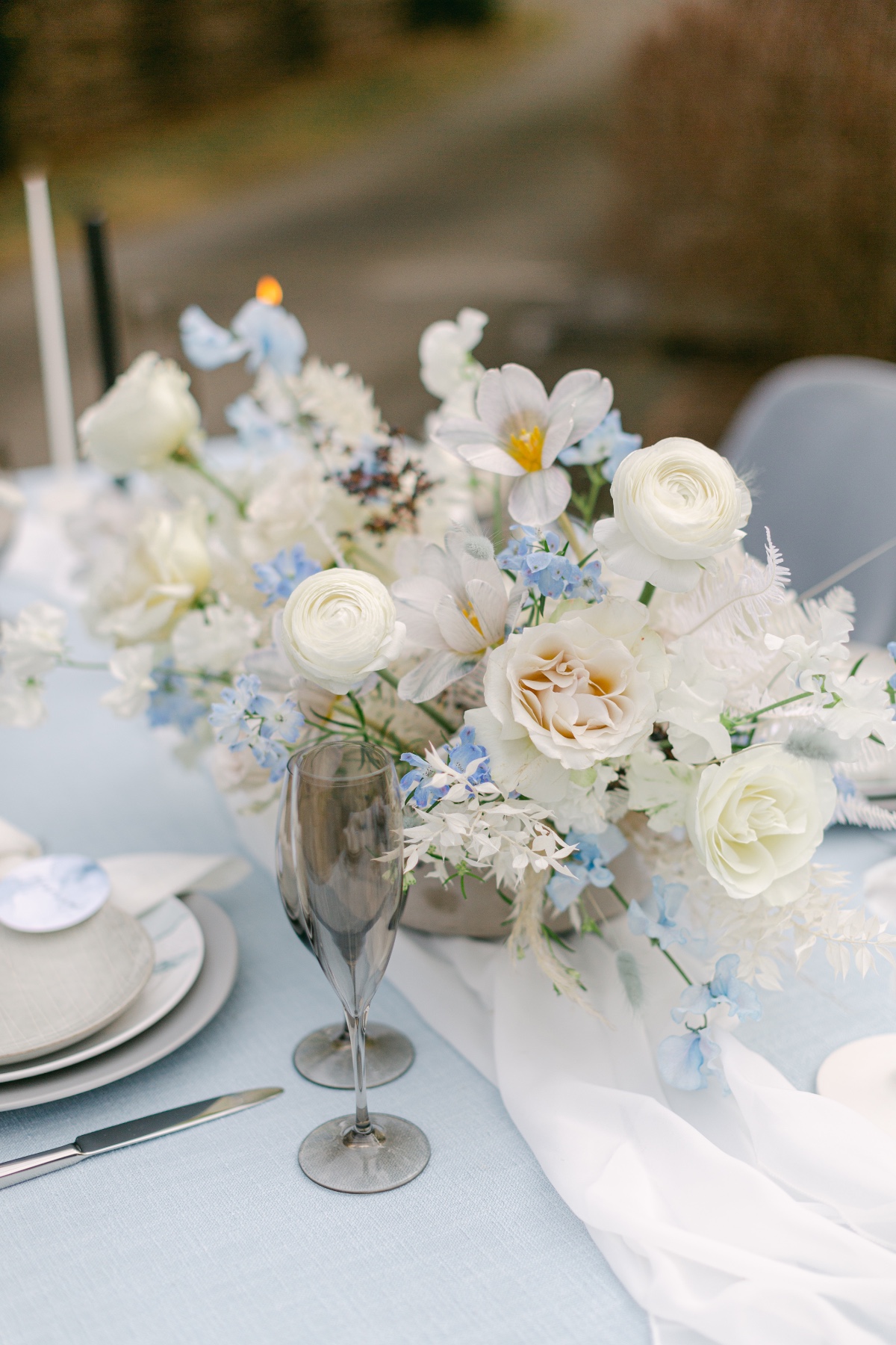 blue and white wedding centerpiece ideas