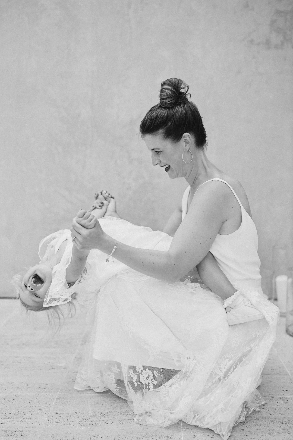 Mom and daughter portraits at the wedding