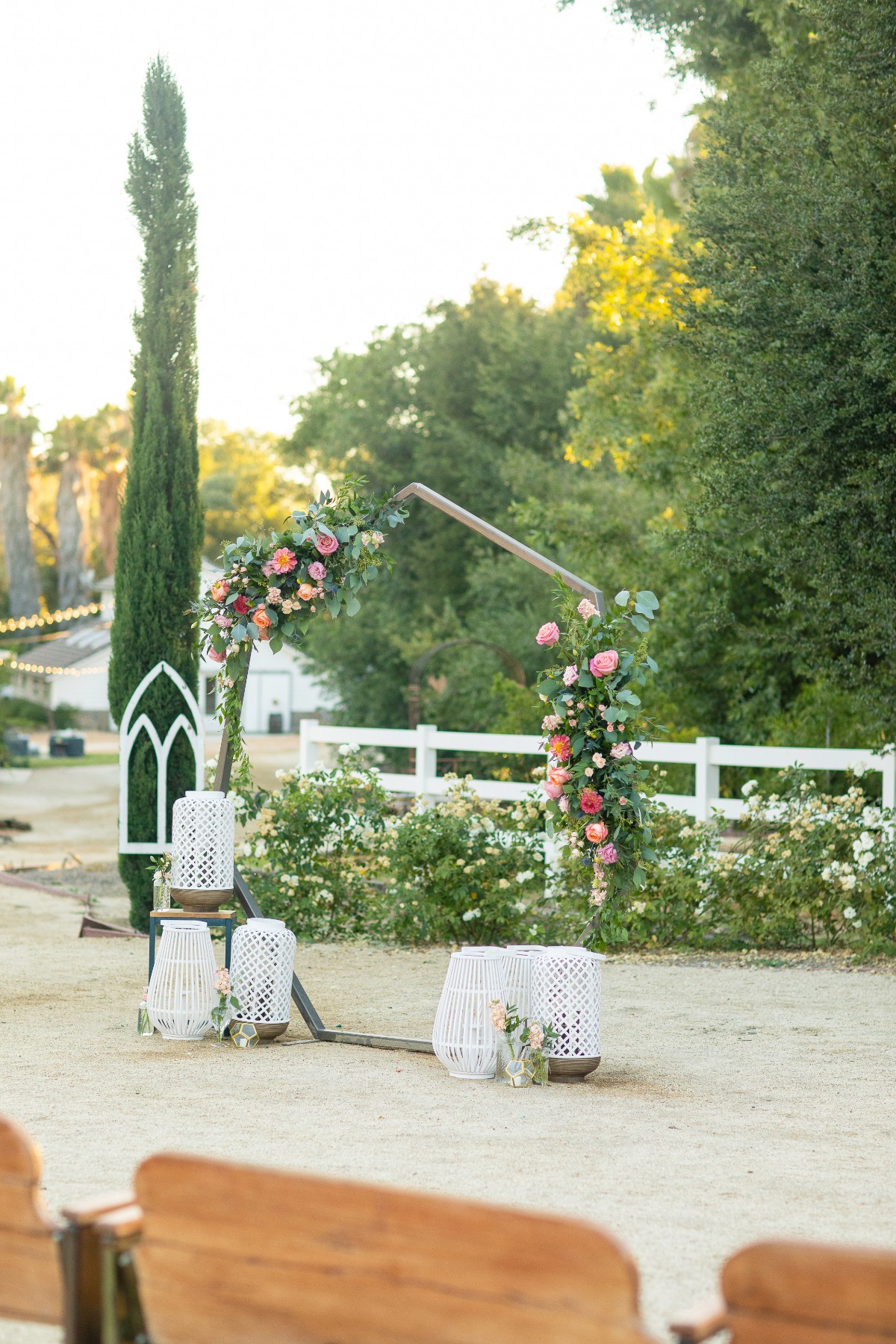 rustic-chic wedding backdrop ideas