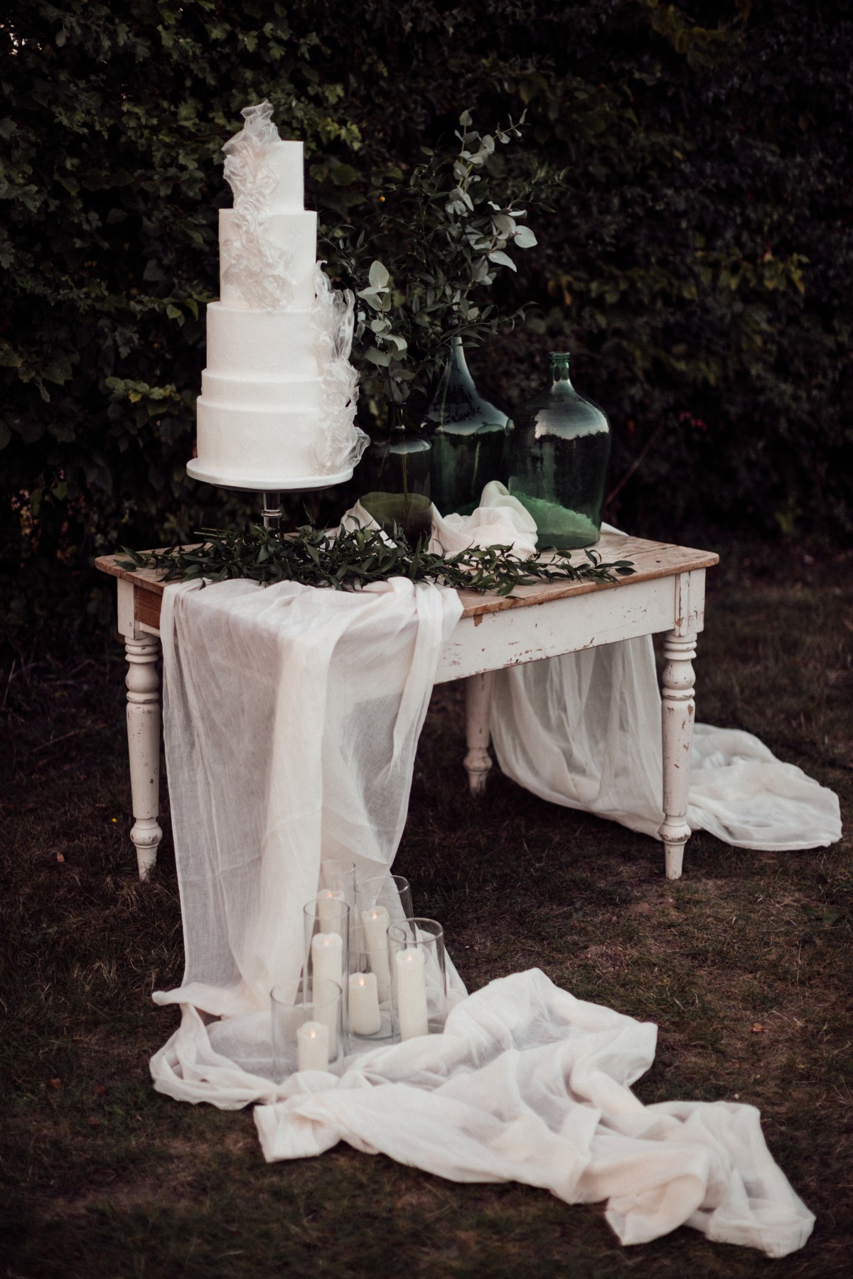 Tuscan Vineyard themed micro wedding with vineyard tablescape and barn ceremony.