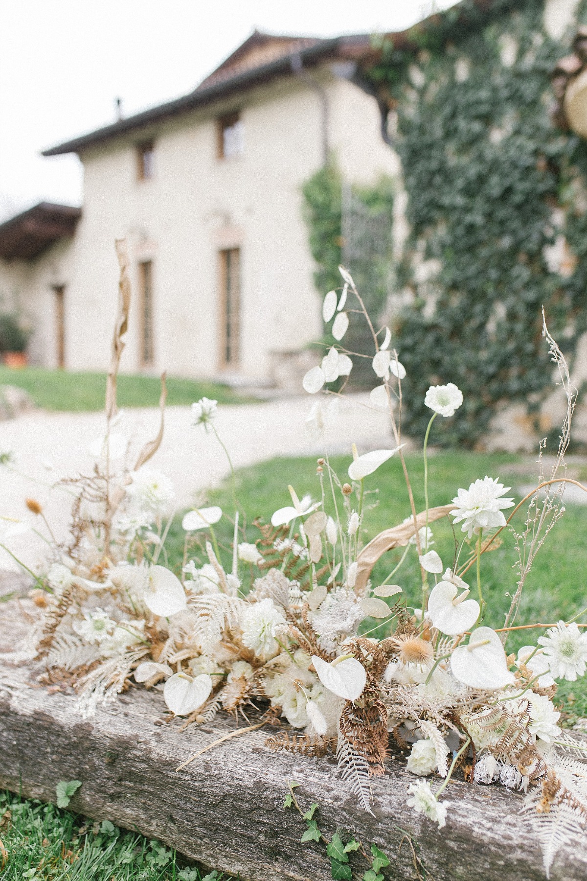 minimal-rustic-wedding-in-an-ancient-ita