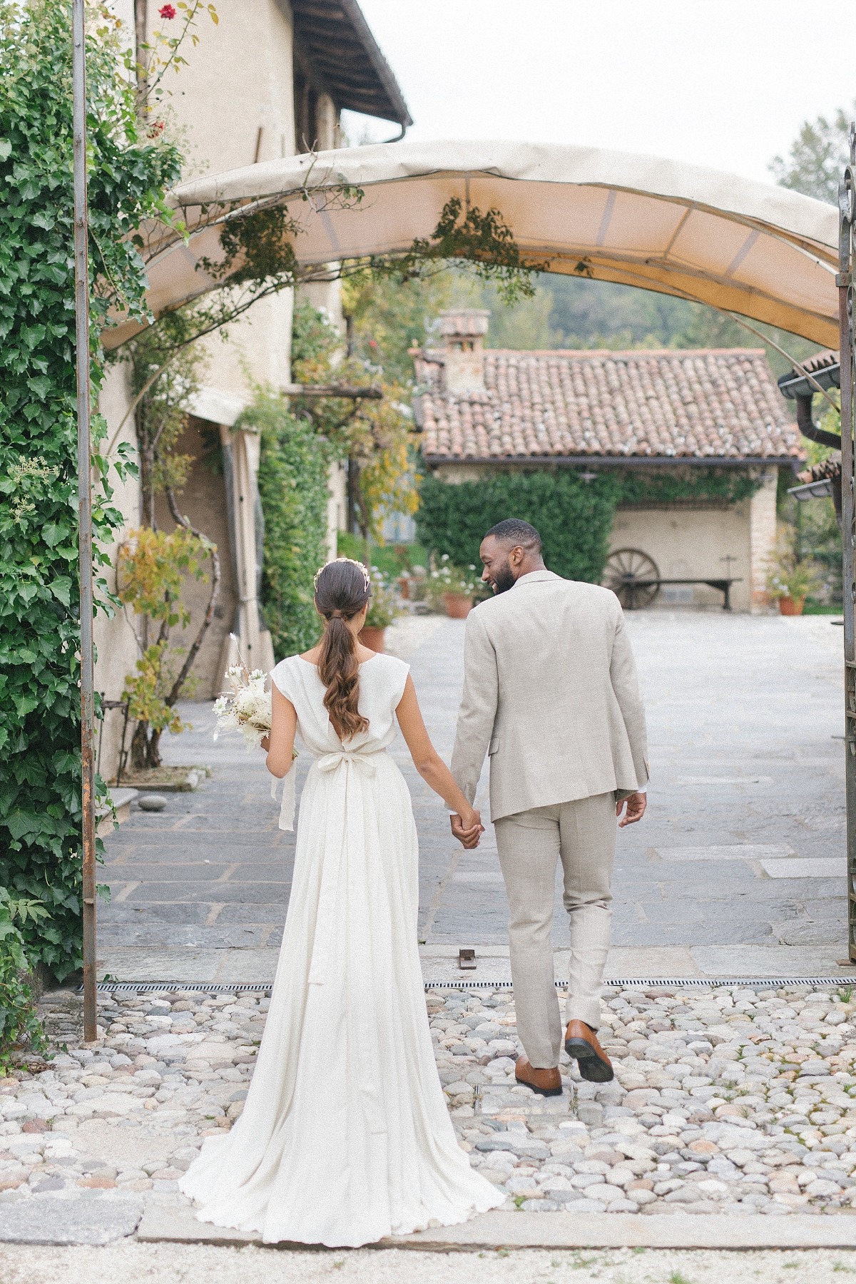 minimal-rustic-wedding-in-an-ancient-ita