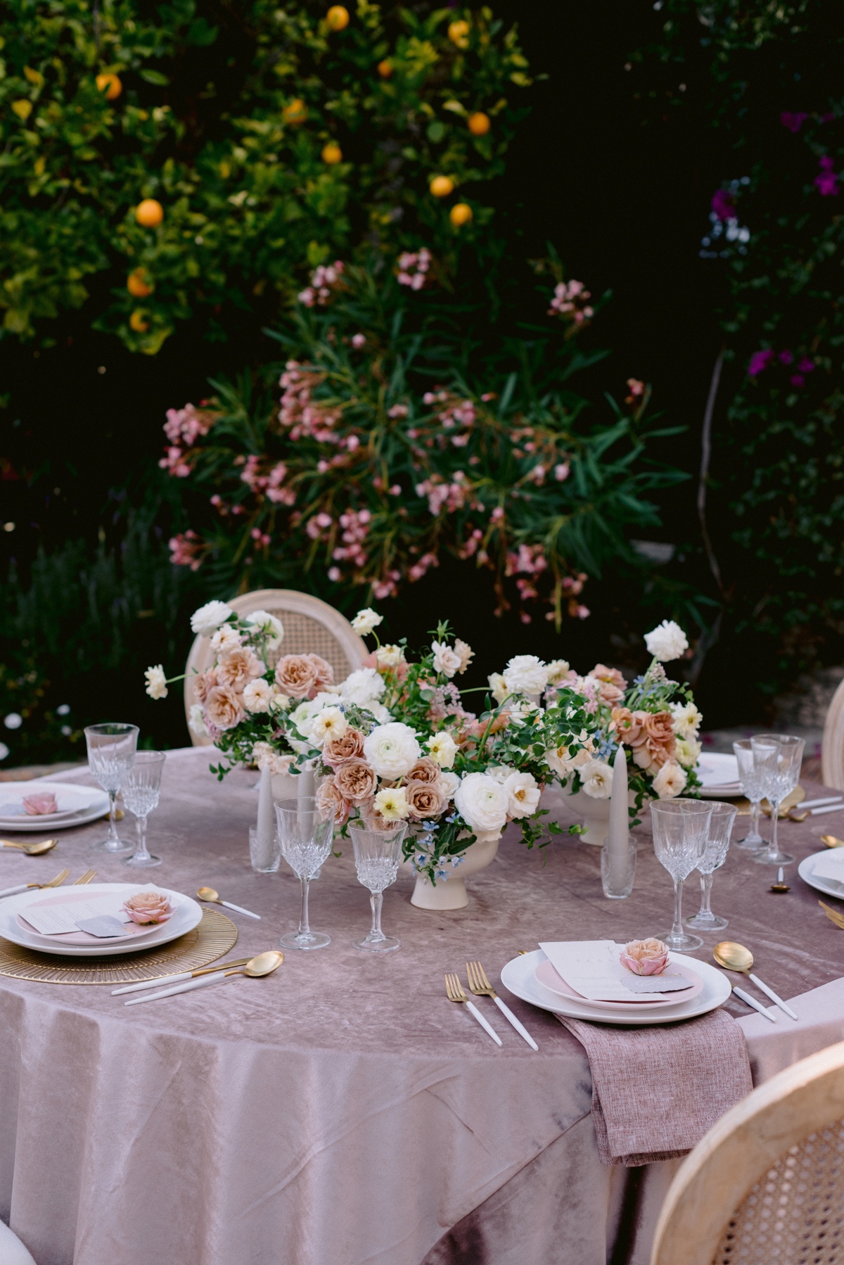 Feminine And Modern Elopement With A Hint Of Western Elegance