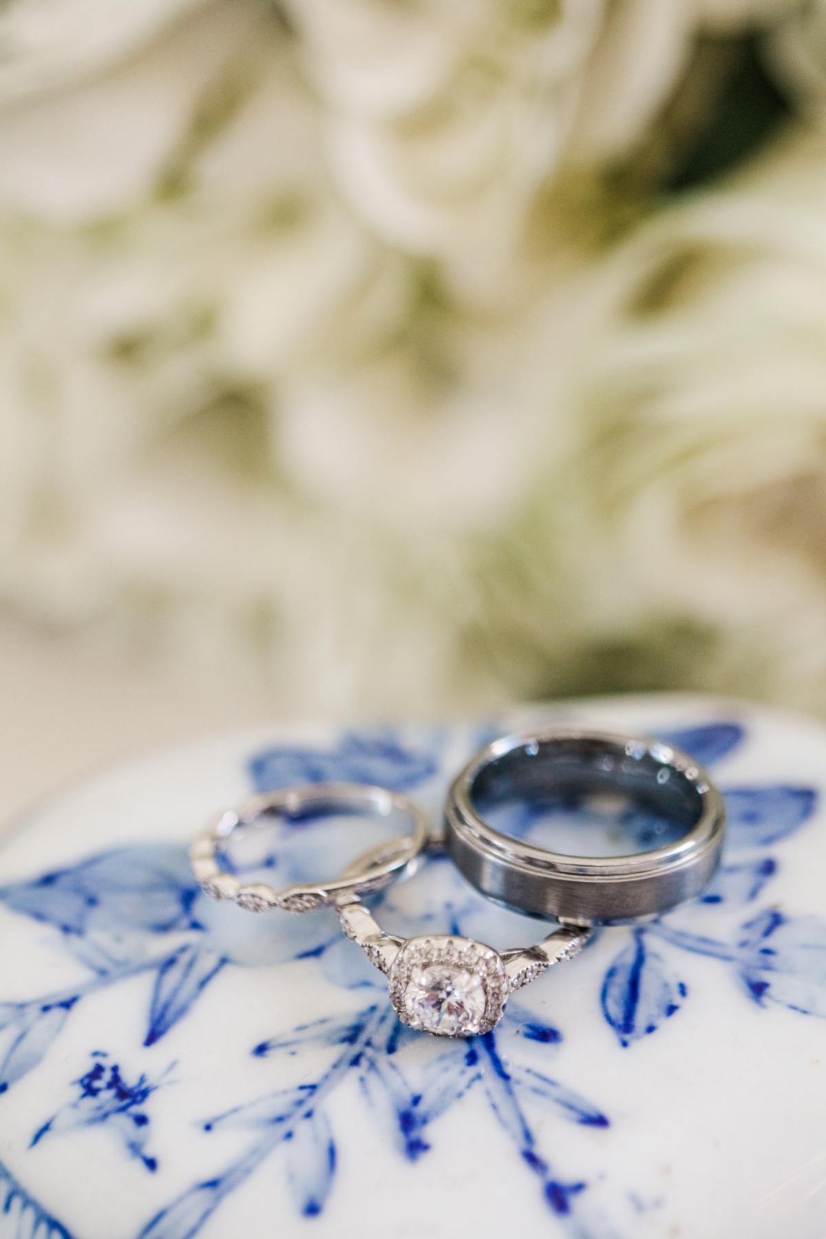 How To Incorporate Fine China Into Your Chic Microwedding