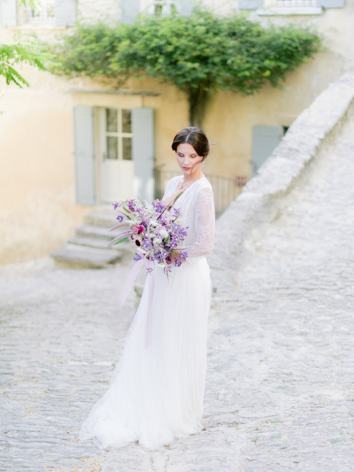 bride-in-gordes-sarah-stefani-11