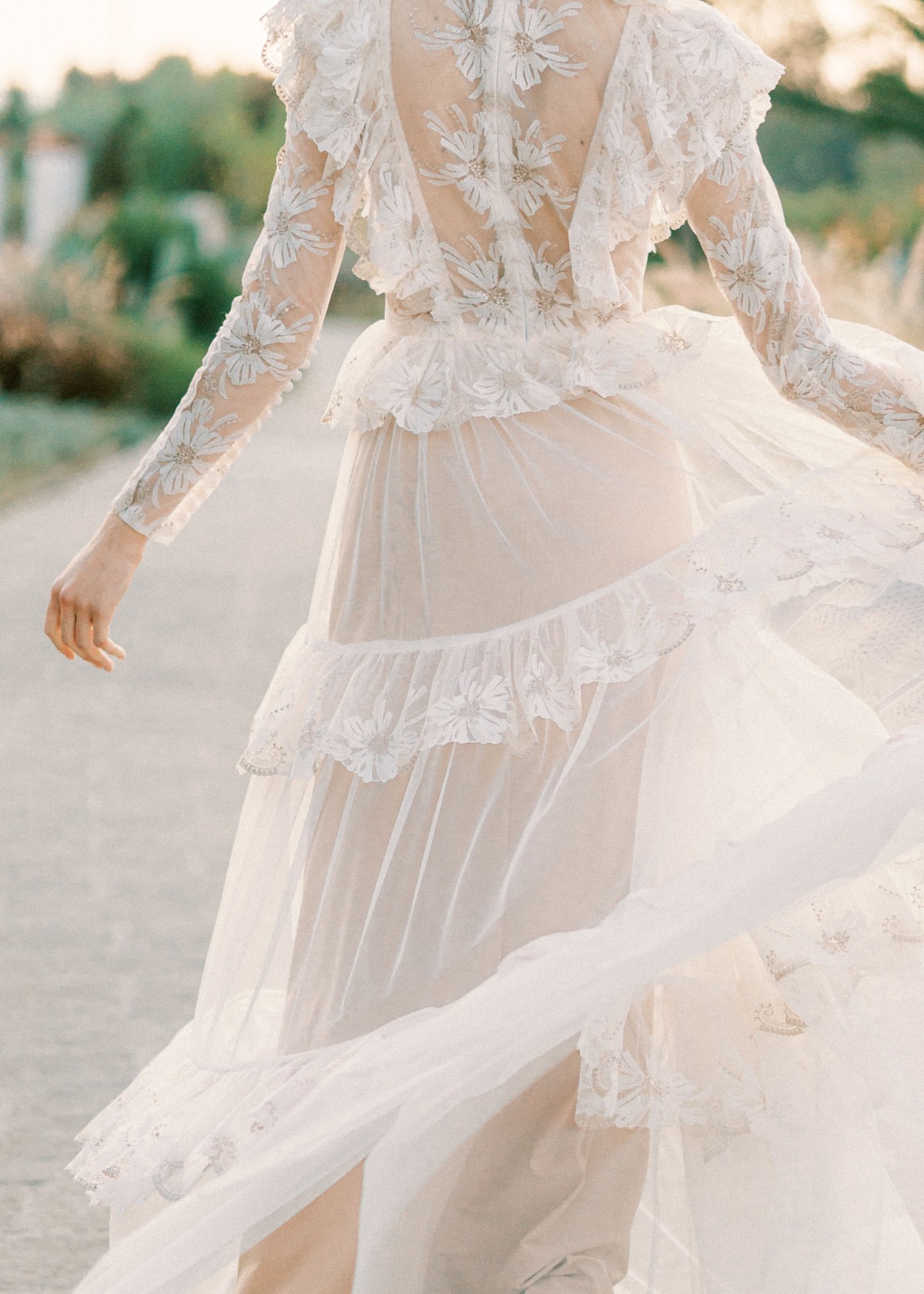 Endless ruffles and Apulian charm in this Italian celebration in purest white