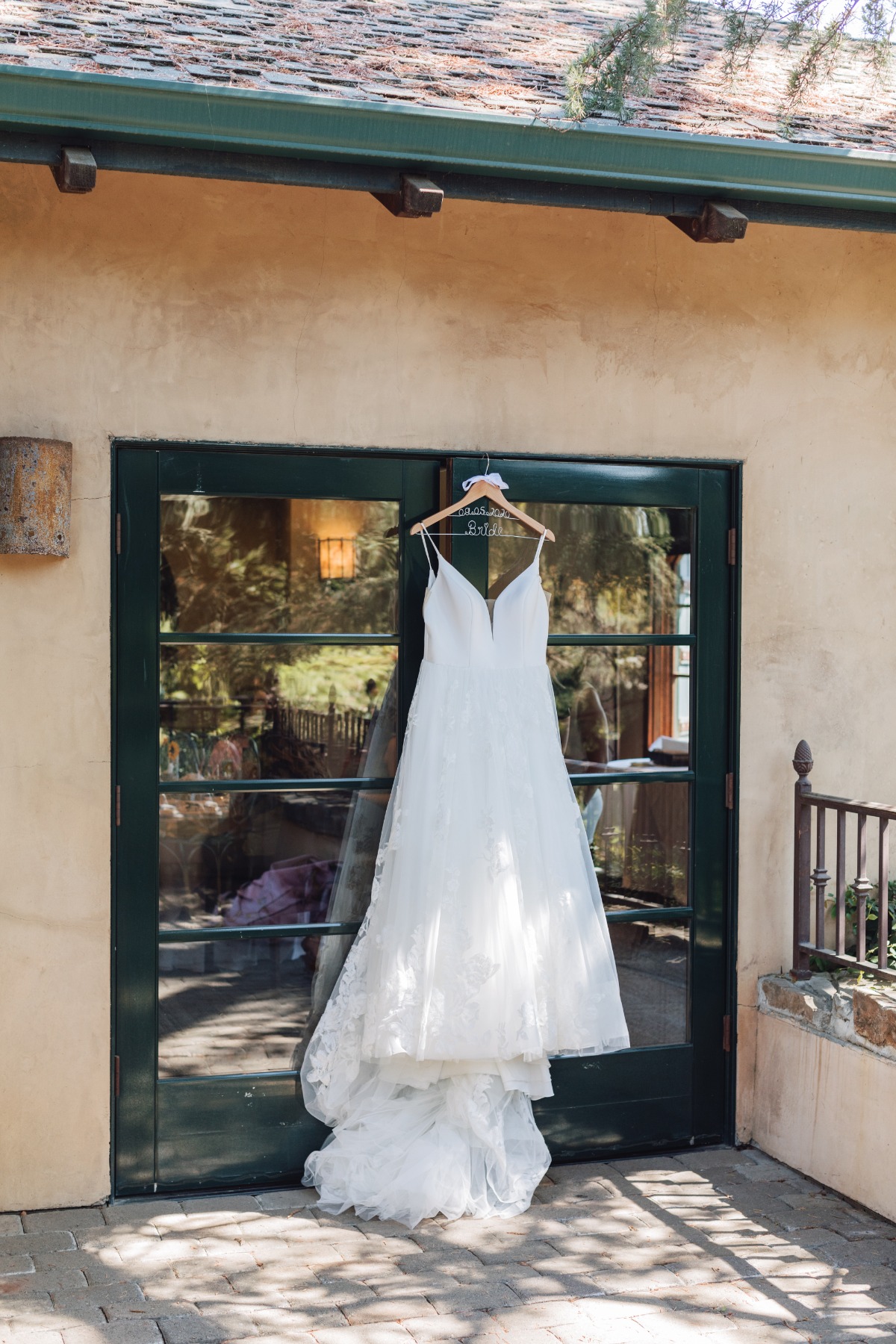 rebecca-martin-wedding-wine-and-roses-lo