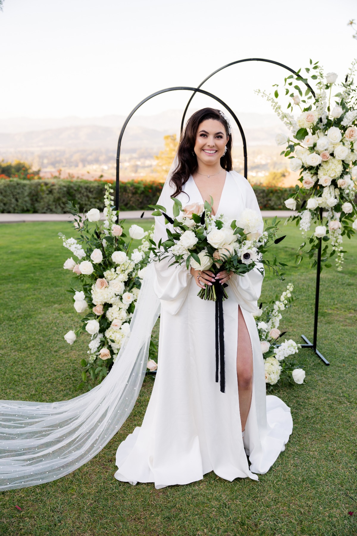 How to Have a Modern Glam Black   White Wedding