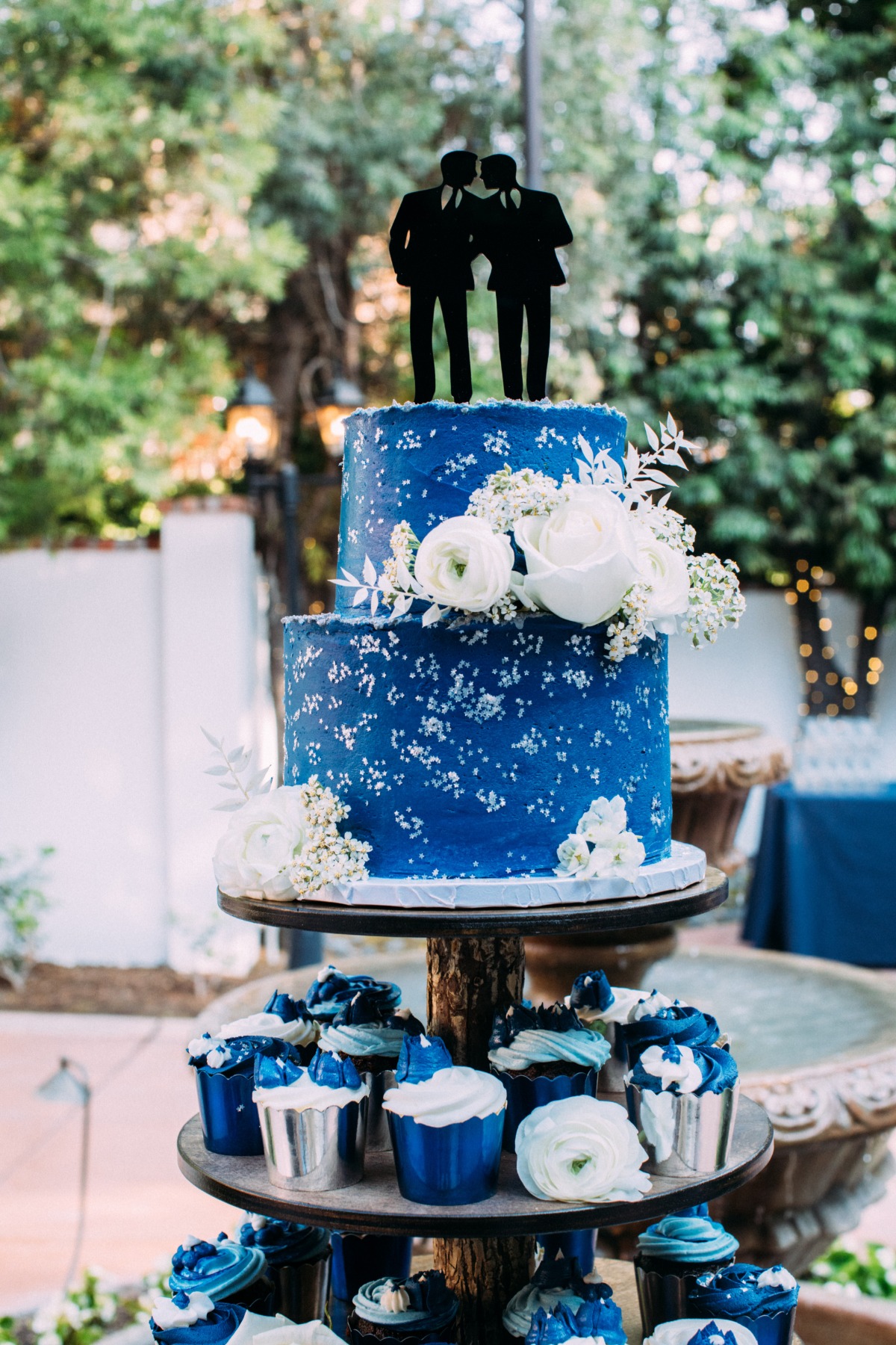 Can You Guess What Famous Work By Van Gogh Inspired This Lovely Garden Wedding?