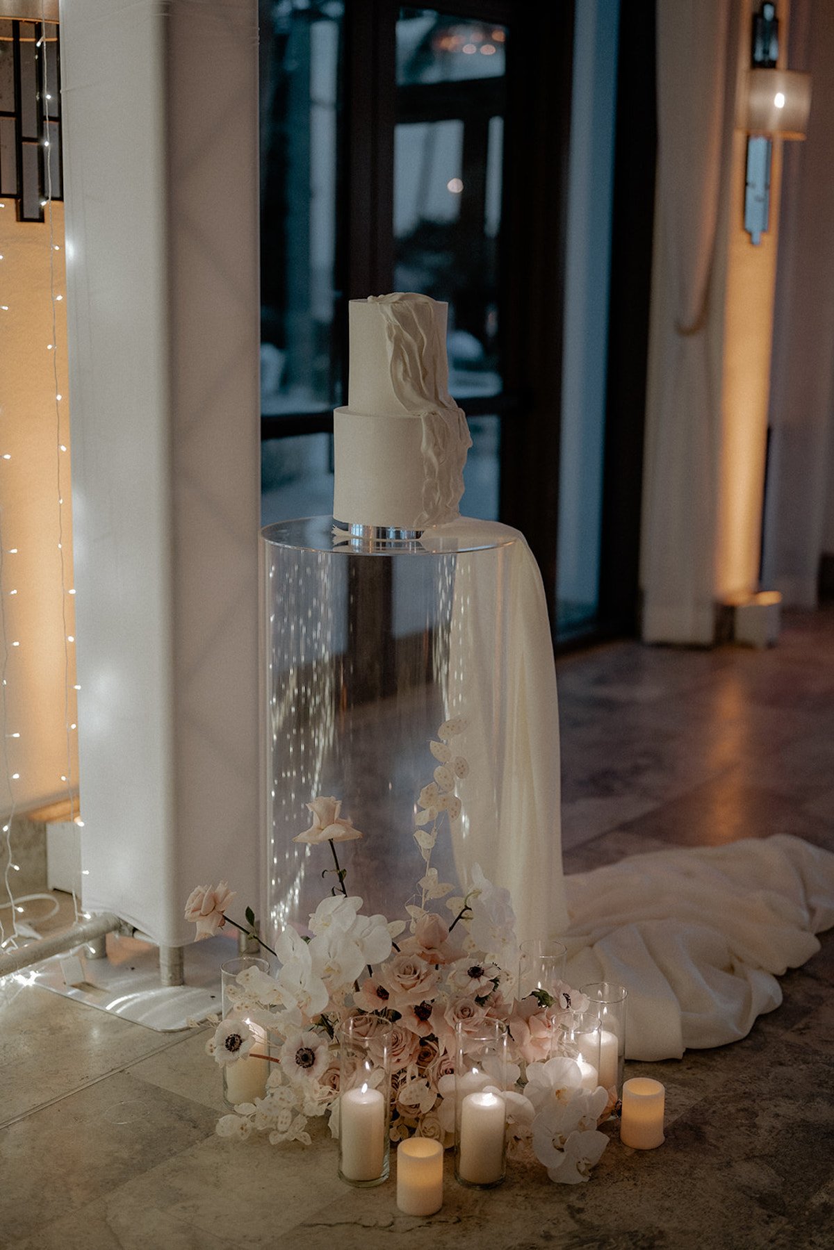 Gatsby Could Never: Contemporary Meets Ethereal for this Glam Ritz Carlton Wedding