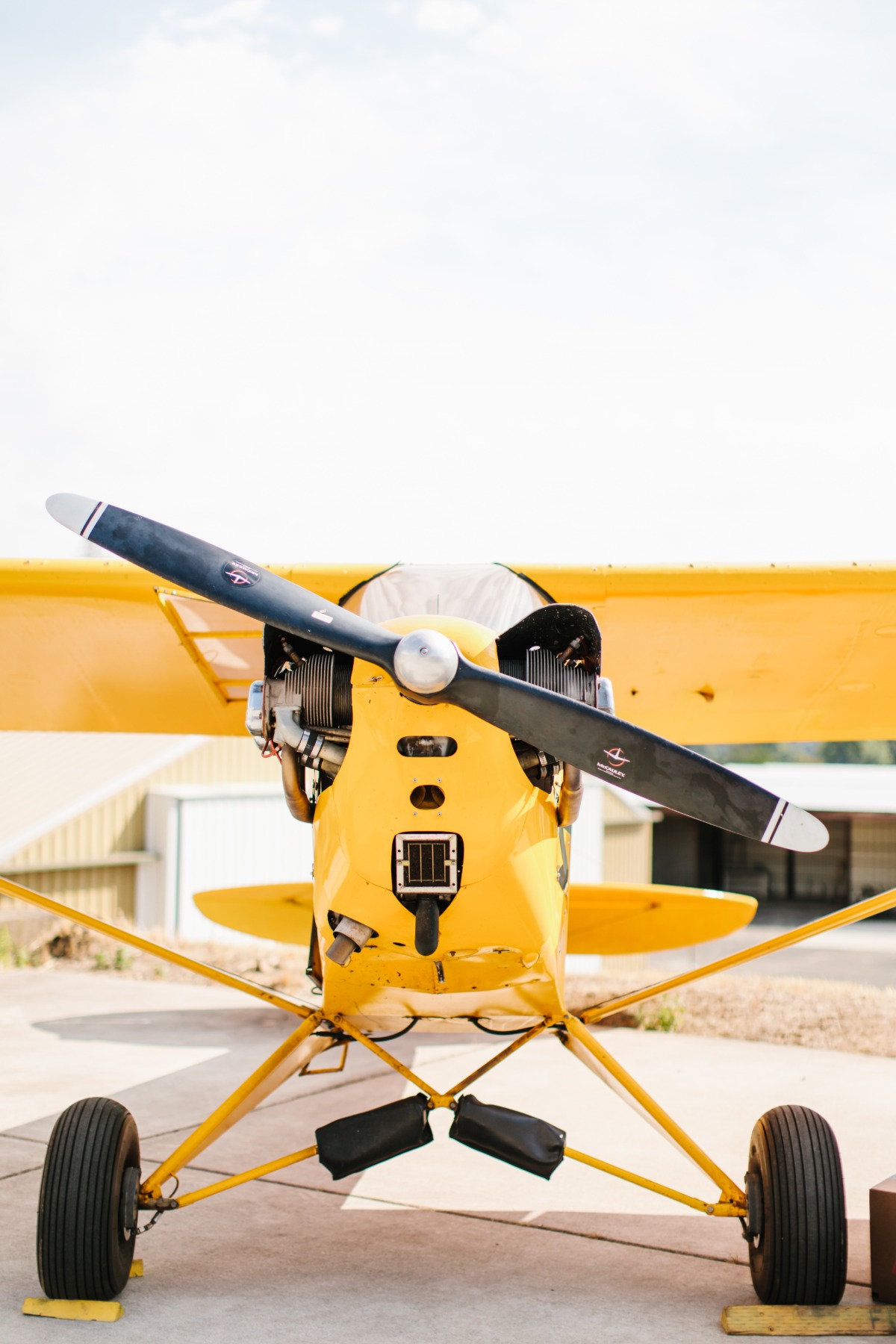 a-pilots-wedding-in-an-airplane-hangar-p