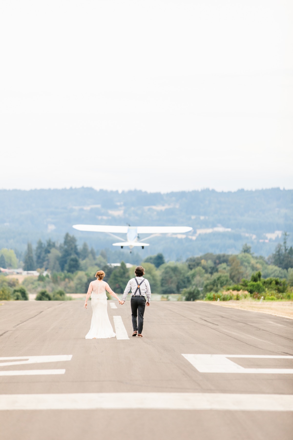 a-pilots-wedding-in-an-airplane-hangar-p