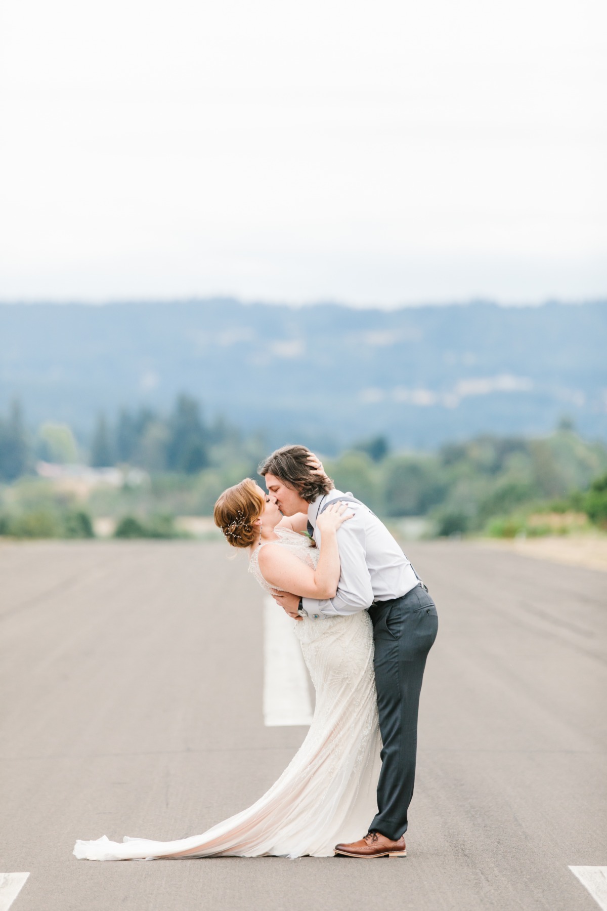 a-pilots-wedding-in-an-airplane-hangar-p