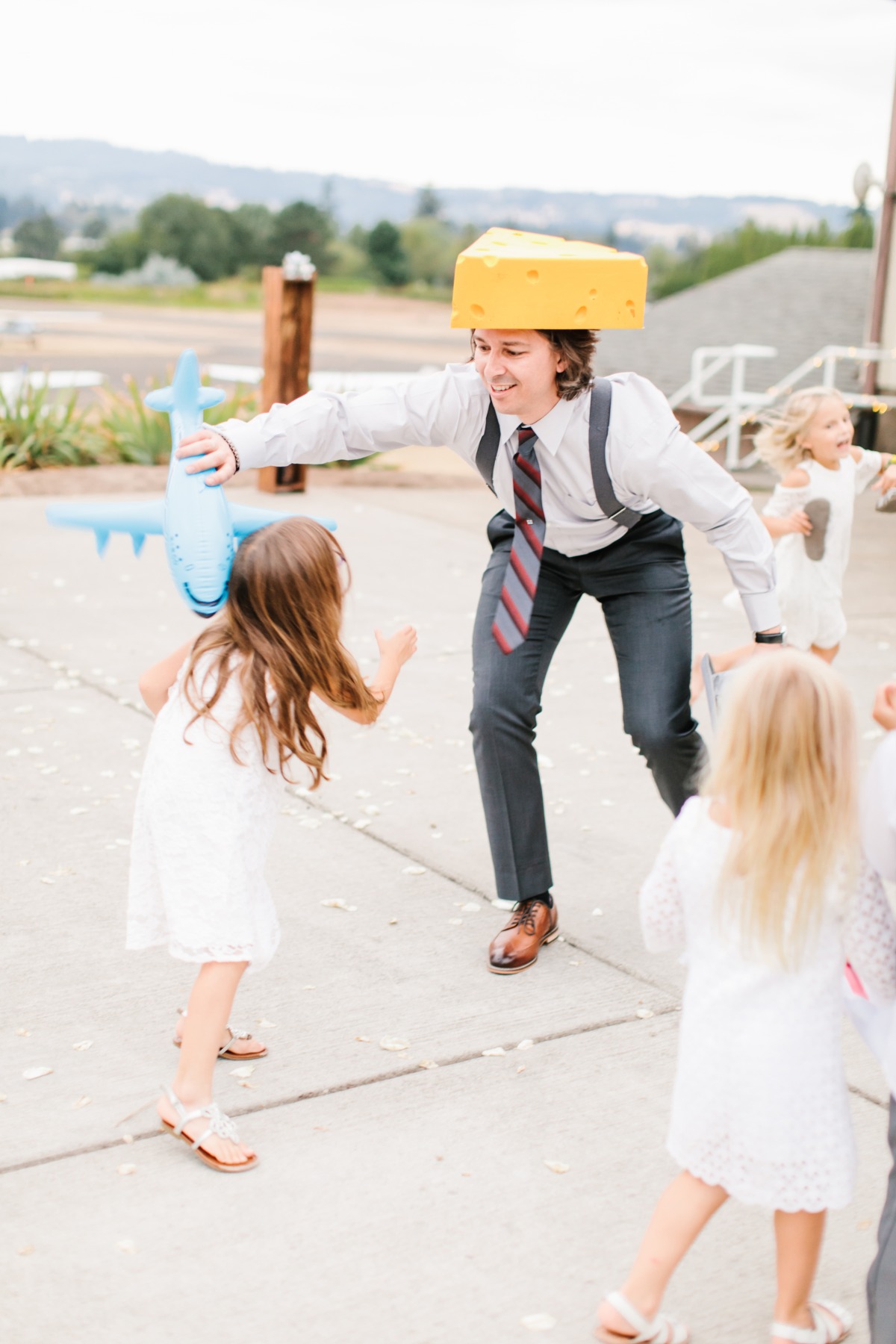 a-pilots-wedding-in-an-airplane-hangar-p