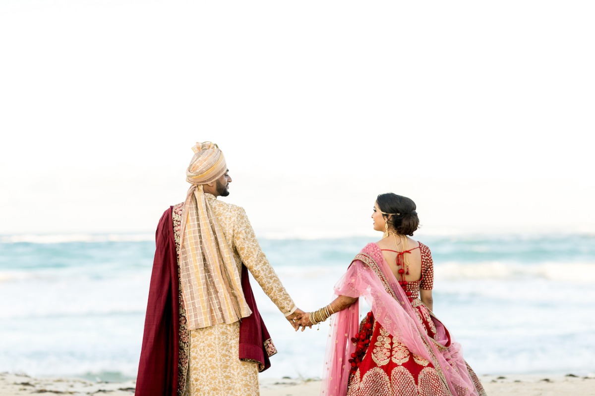 Indian wedding with gorgeous Indian wedding dresses from India. | Indian  wedding photography poses, Wedding photoshoot poses, Indian wedding poses