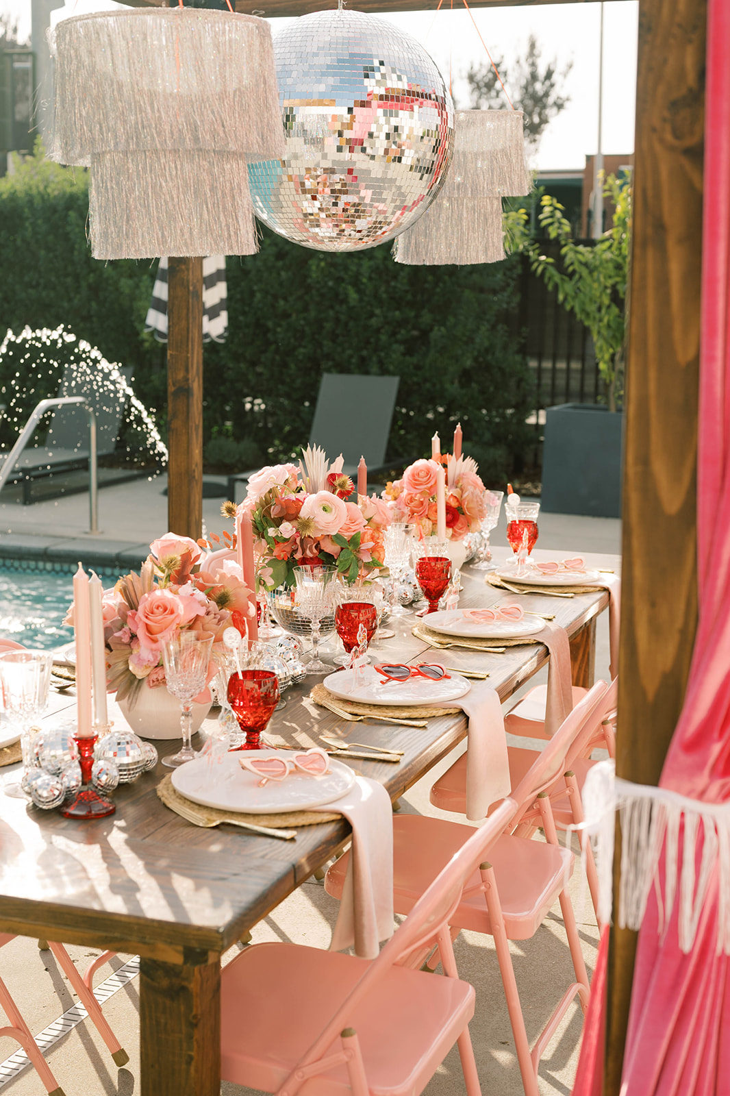 Bubble Gum table decor