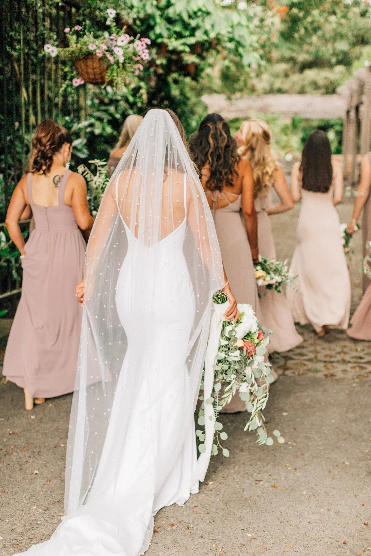Beautiful Bridal Veils and Where To Shop For Veils Online