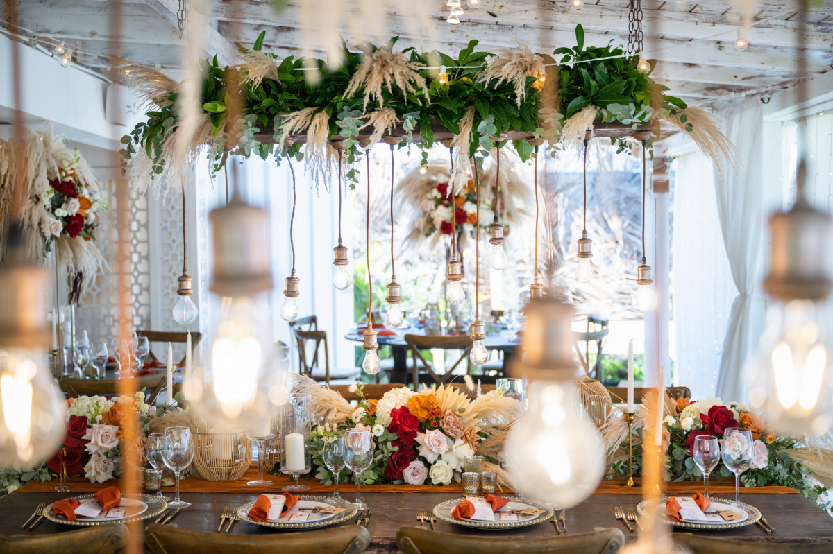 hanging lightbulbs for wedding decor