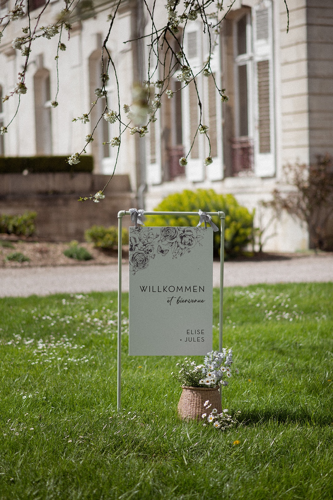 bilingual wedding welcome sign