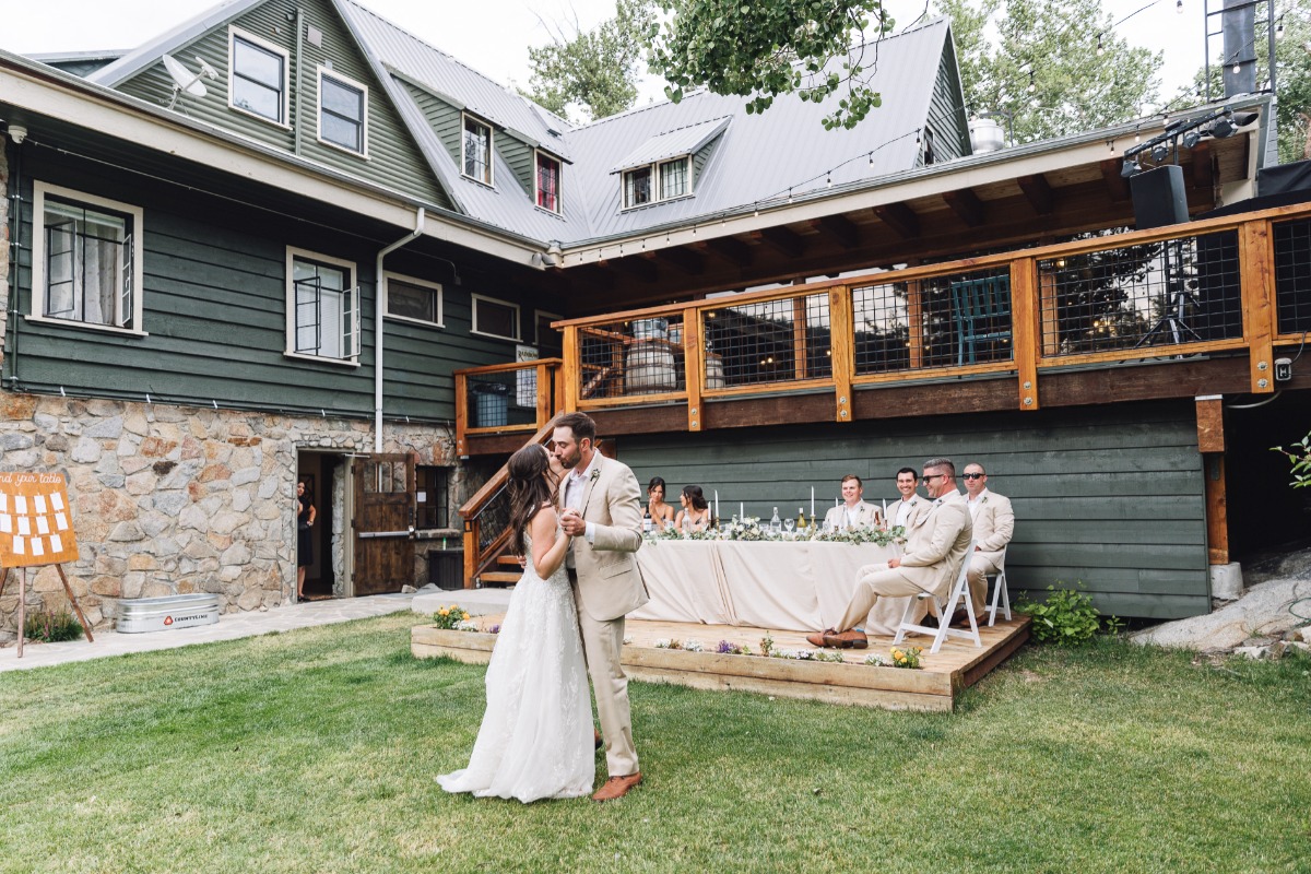 rainbow-lodge-soda-springs-tahoe-ashley-carlascio-photography-kelly-and-carson_46