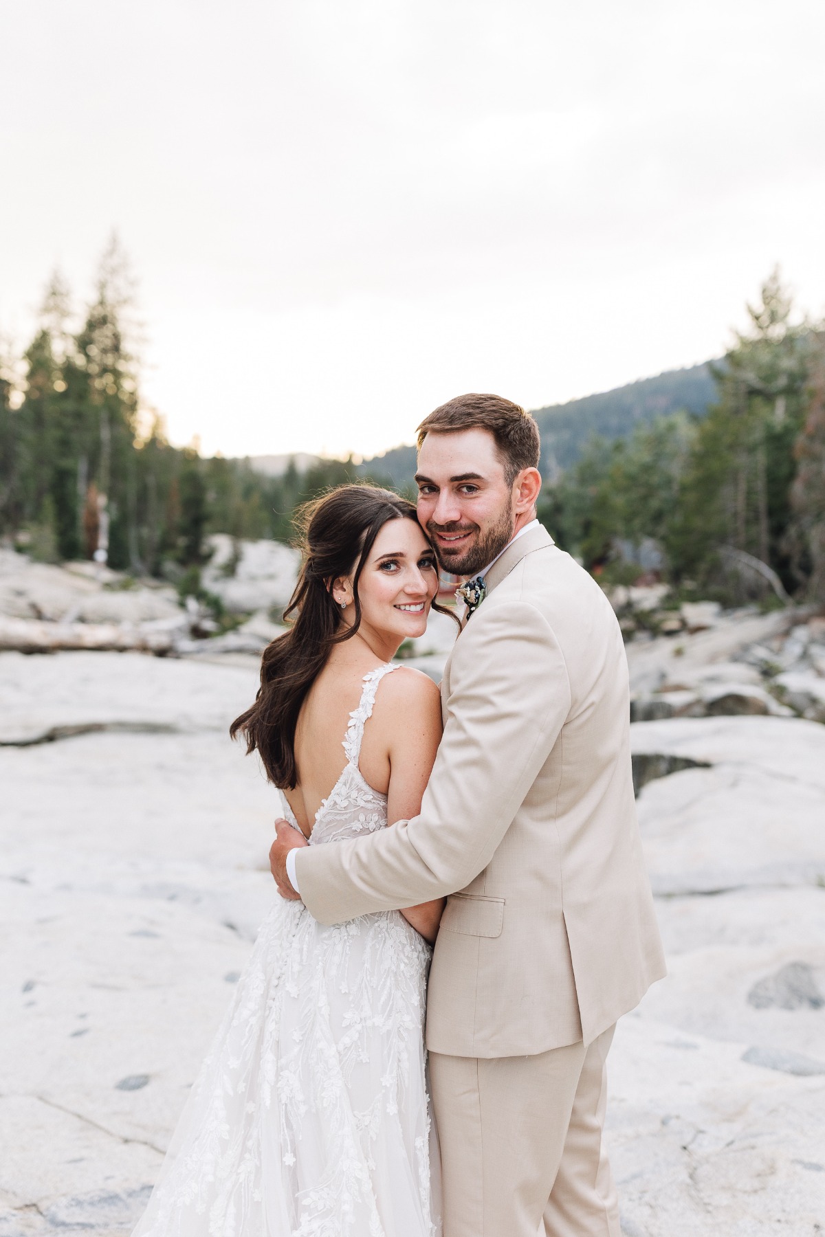 rainbow-lodge-soda-springs-tahoe-ashley-carlascio-photography-kelly-and-carson_57