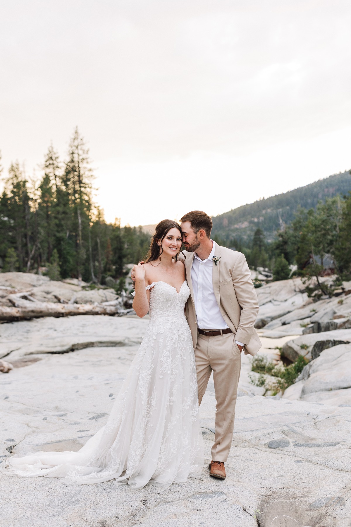 rainbow-lodge-soda-springs-tahoe-ashley-carlascio-photography-kelly-and-carson_58