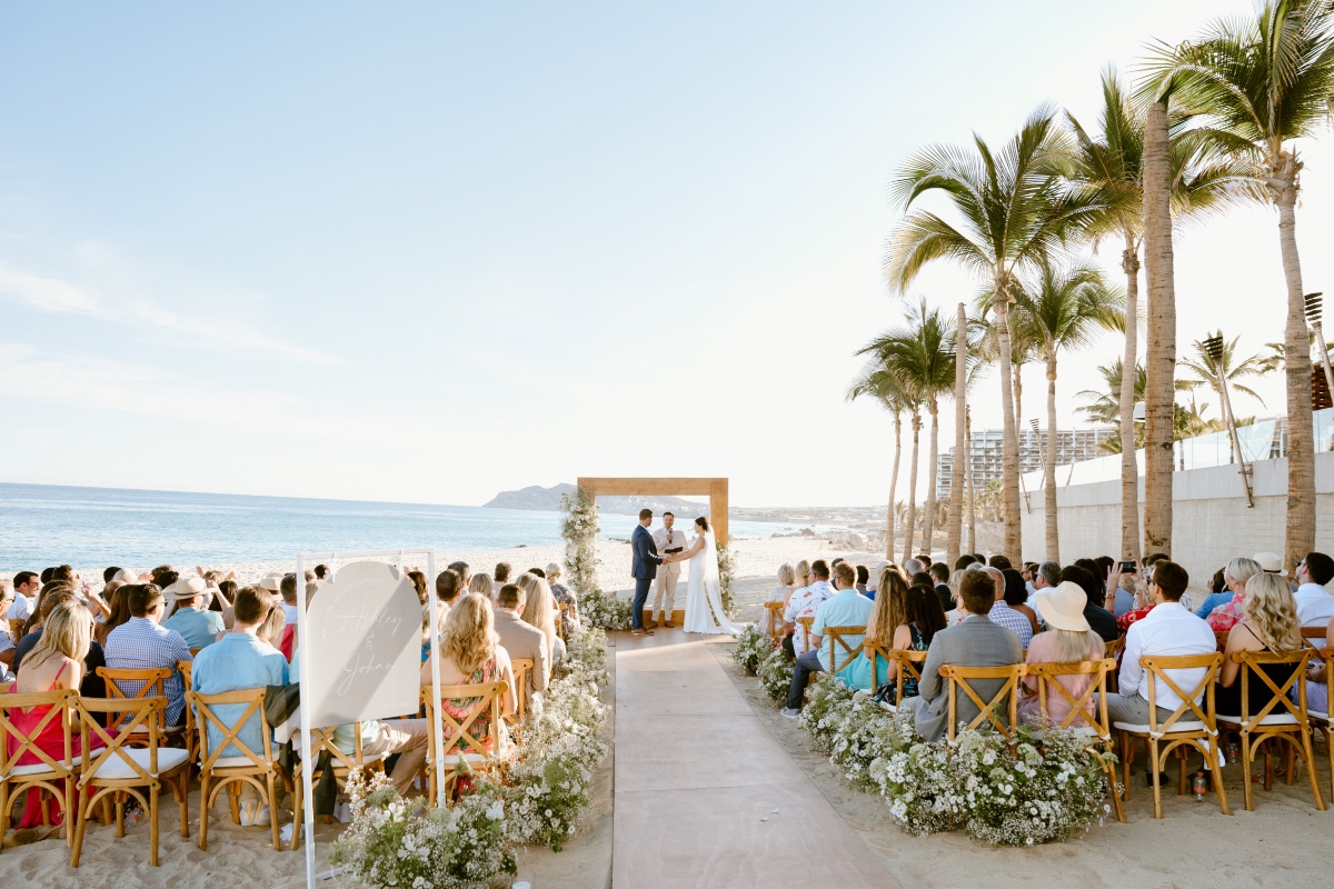 beach-inspired wedding arrangements