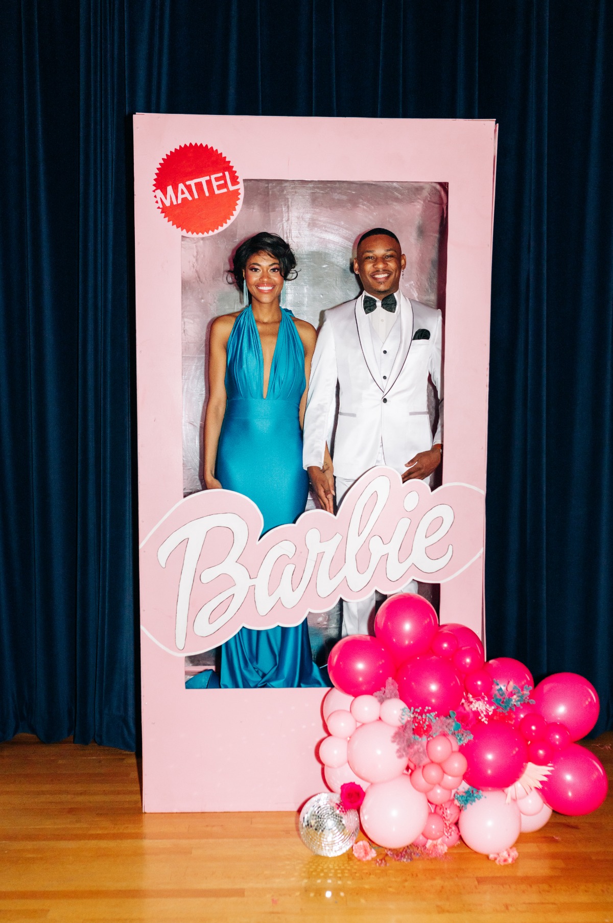 fun DIY wedding photobooths