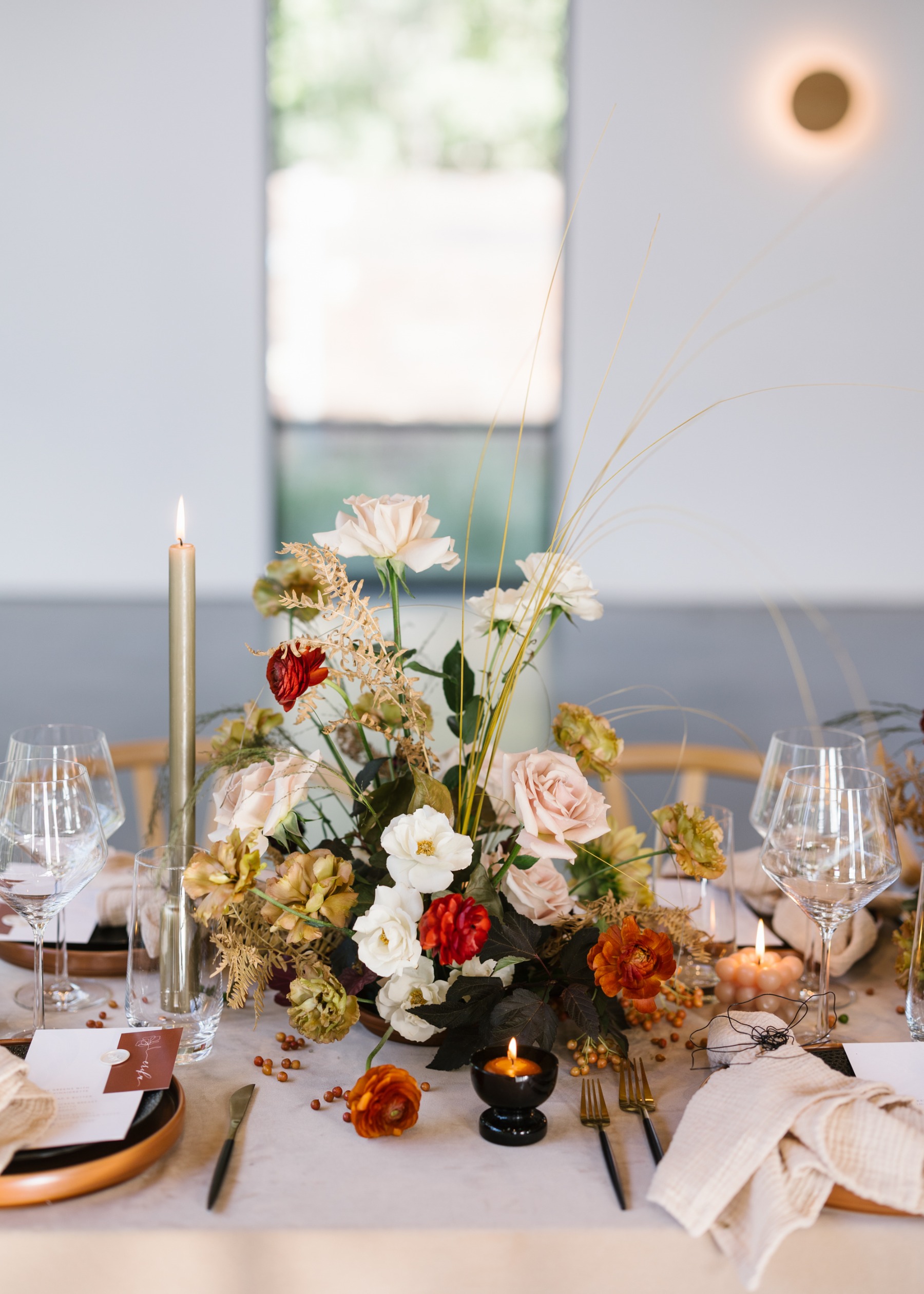 A fiery & sophisticated wedding inspiration with a moody palette!