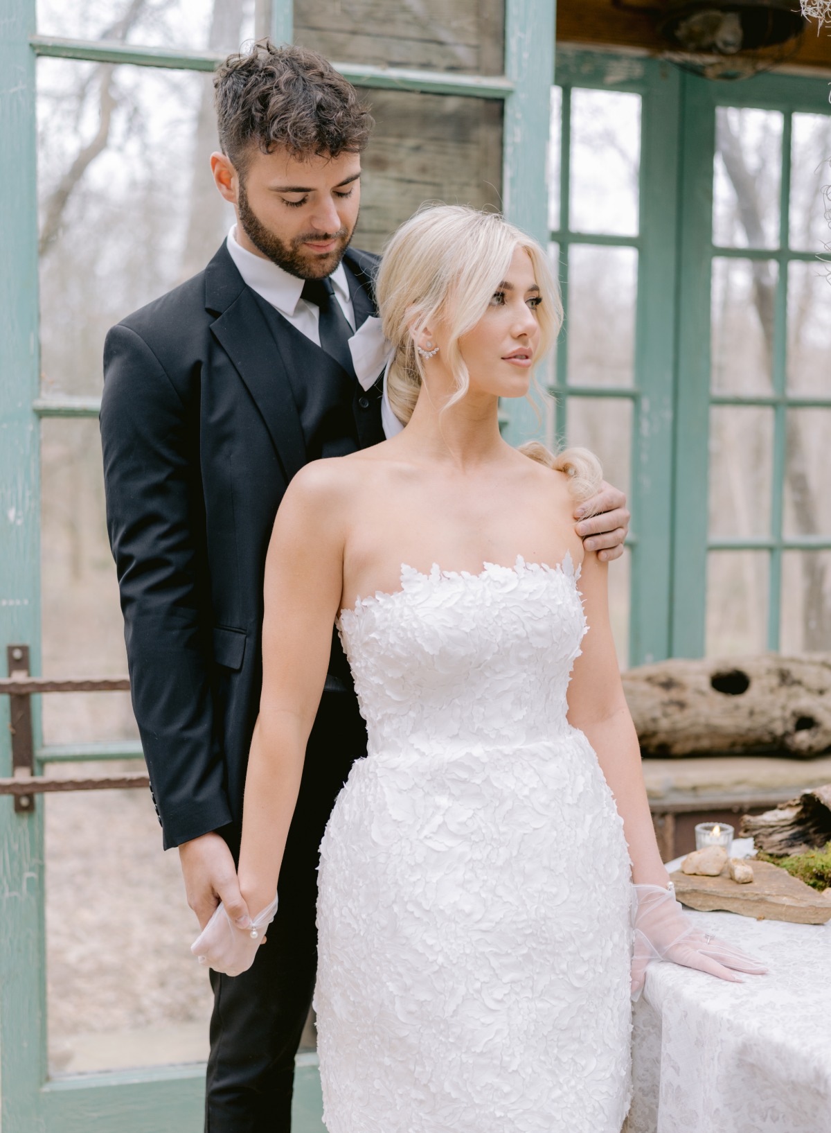 Elegant floral mini wedding dress 