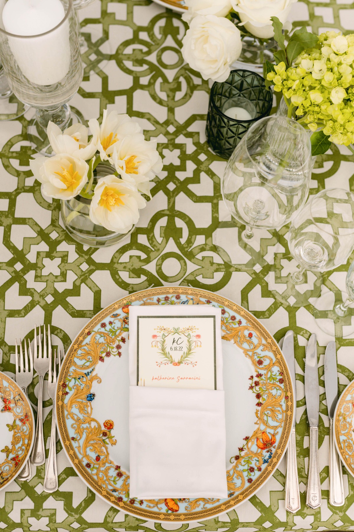 Bold green wedding linens 