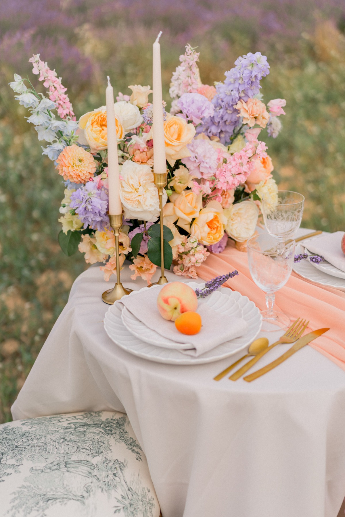 a-love-story-to-remember-purple-elopement-at-the-lavender-fields-of-provence-16